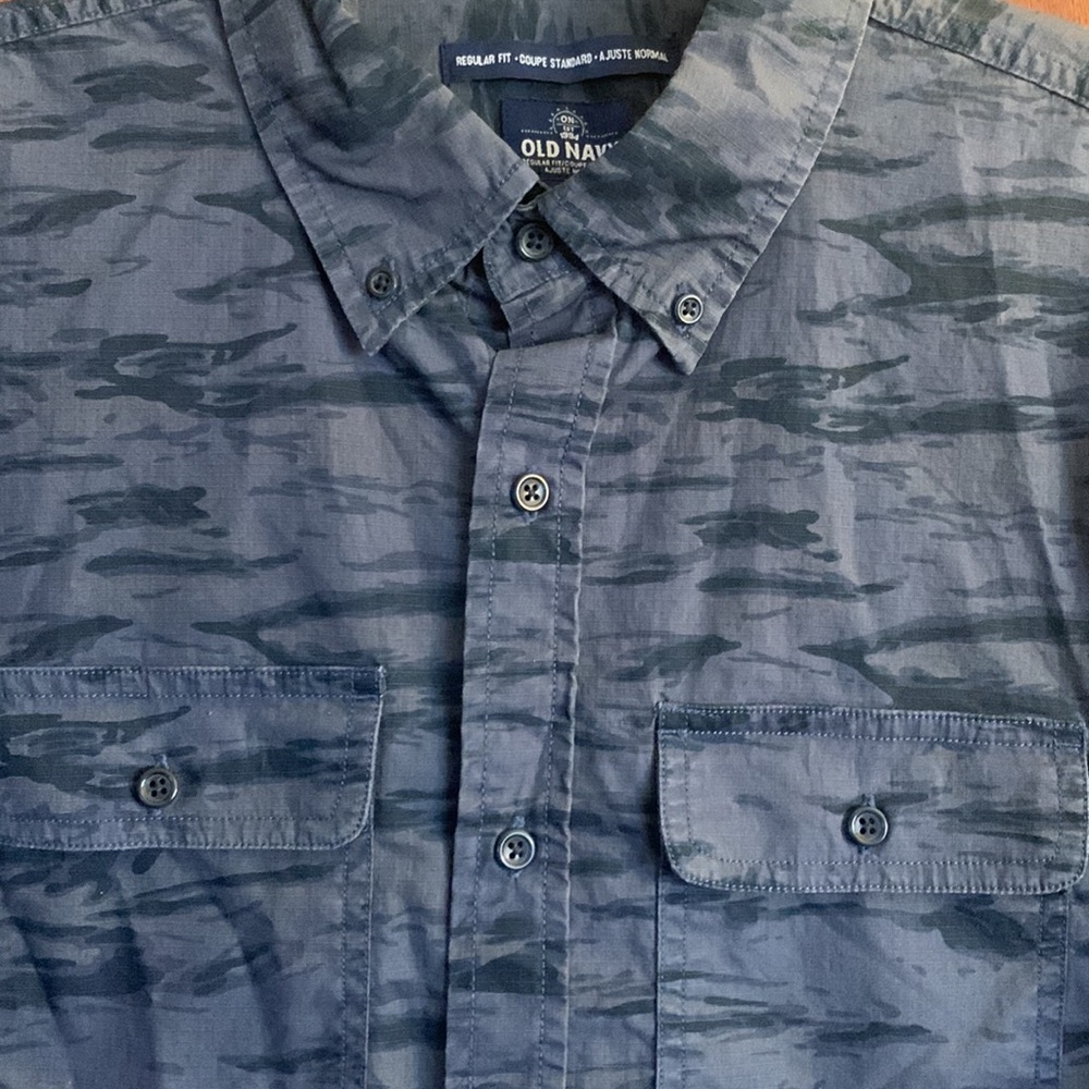 Button down - Picture 2 of 3